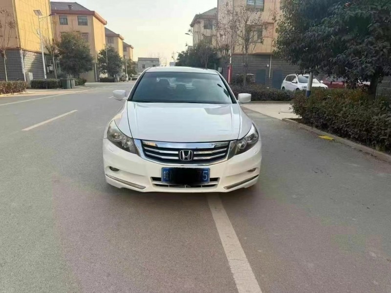 济宁13年本田雅阁1