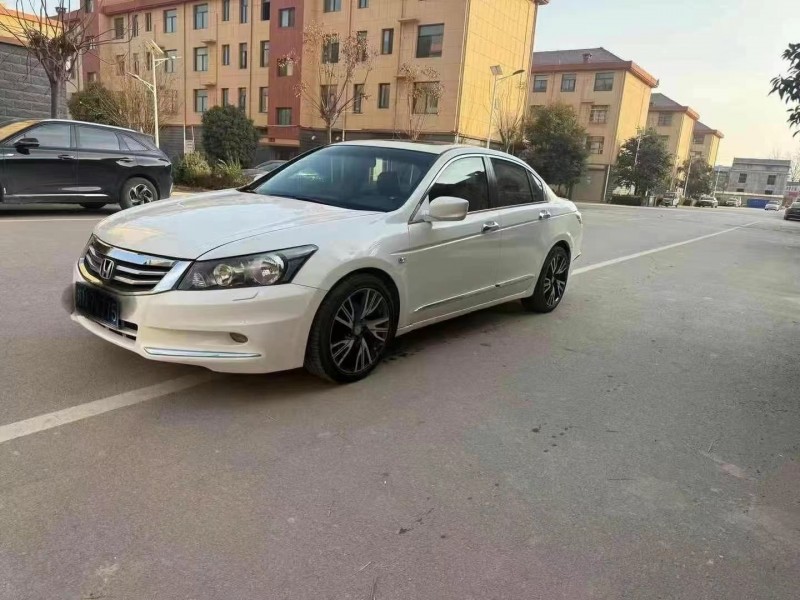 济宁13年本田雅阁8