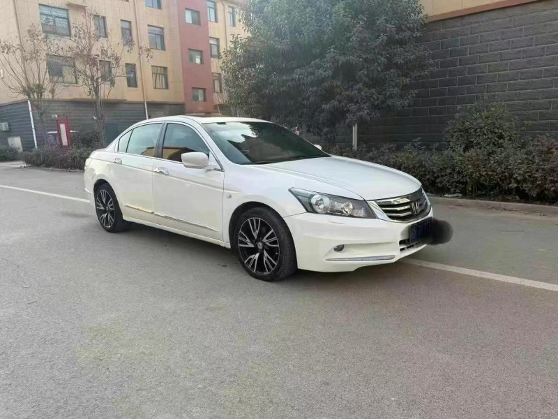 济宁13年本田雅阁9