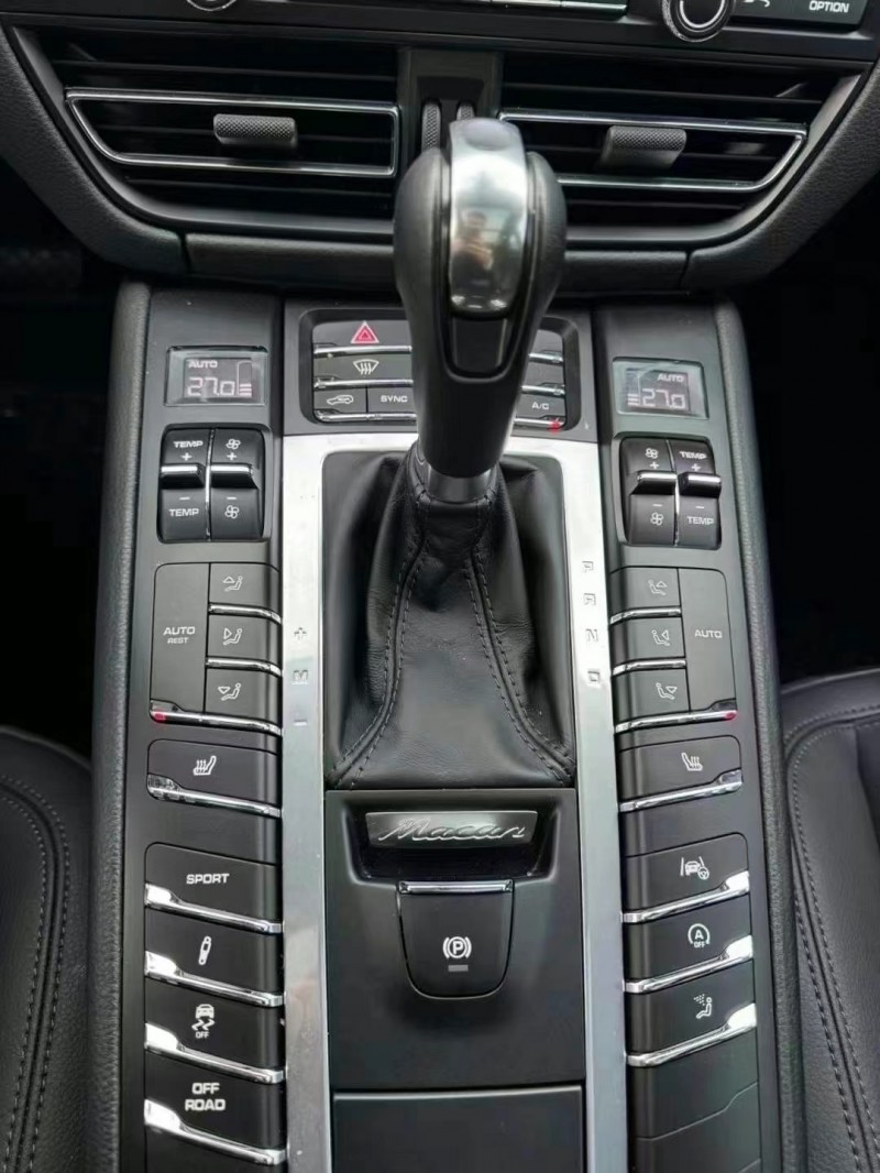 济宁19年保时捷Macan8