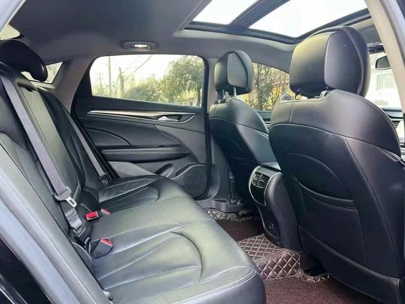 济宁19年别克君越7