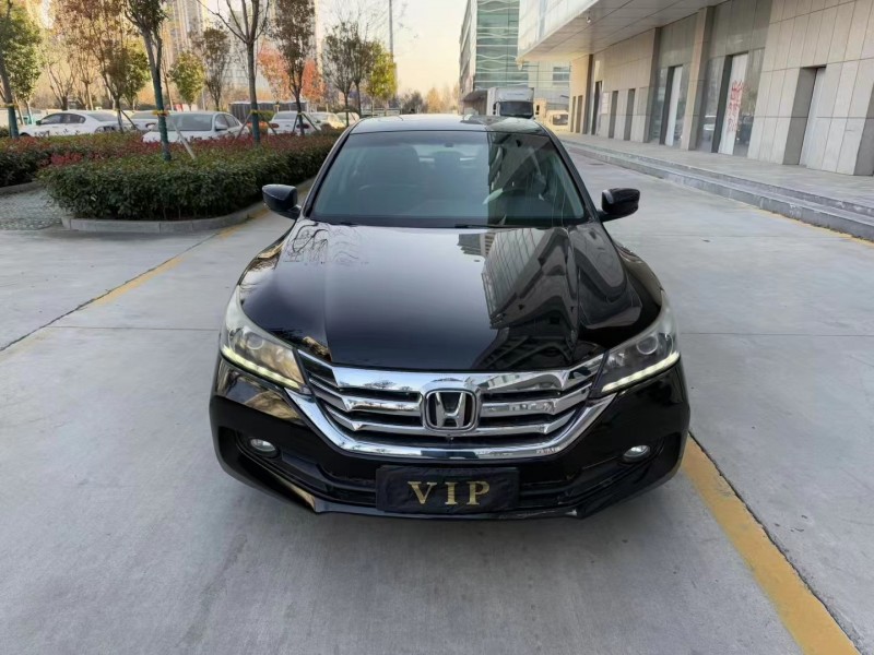 济宁14年本田雅阁1