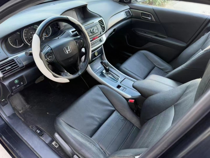 济宁14年本田雅阁5