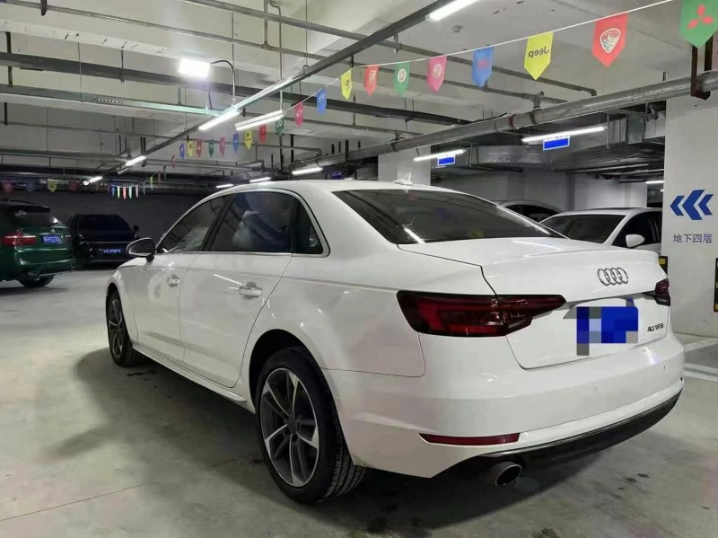 成都18年奧迪A4L7