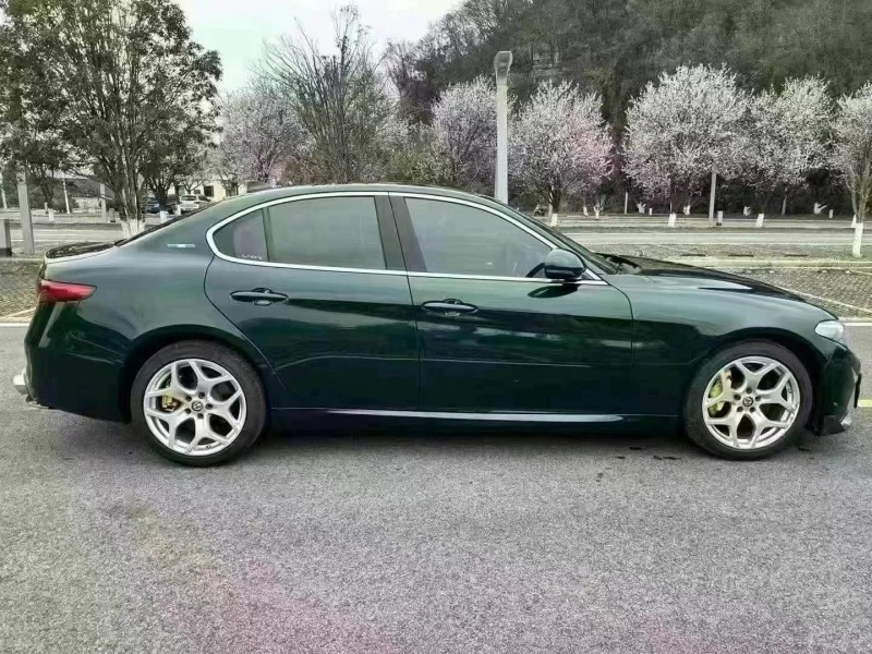 盐城20年阿尔法·罗密欧Giulia5