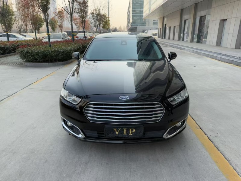 济宁18年福特金牛座1