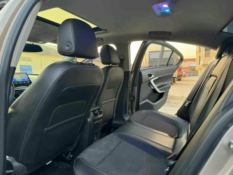 徐州16年别克君威7