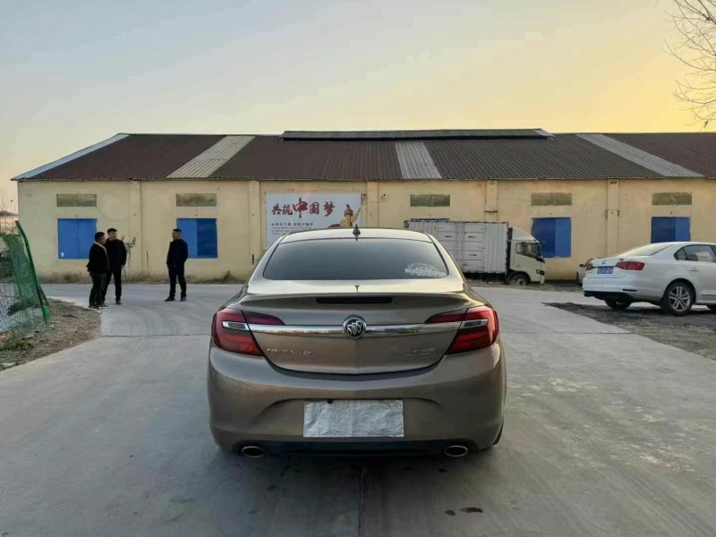 徐州16年别克君威9