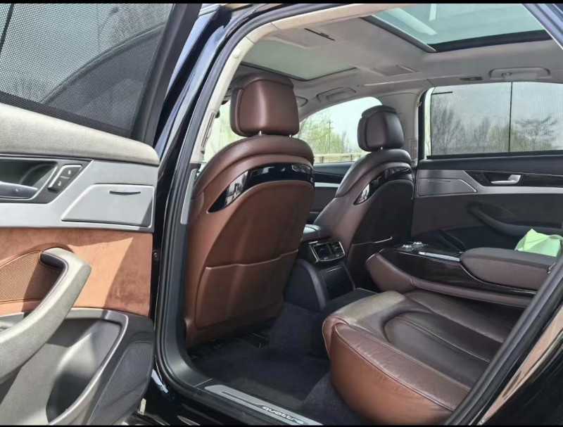 济宁18年奥迪A8L6