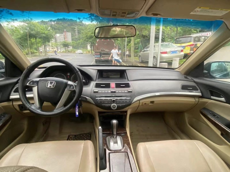 广州09年本田雅阁8