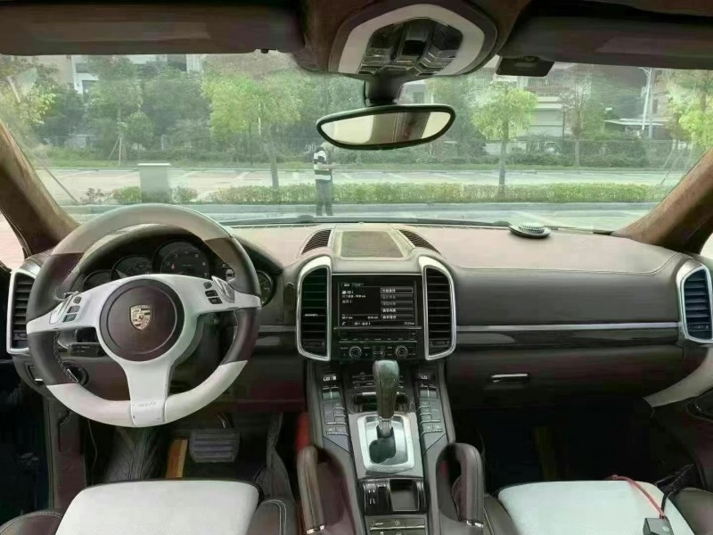 茂名12年保时捷卡宴8