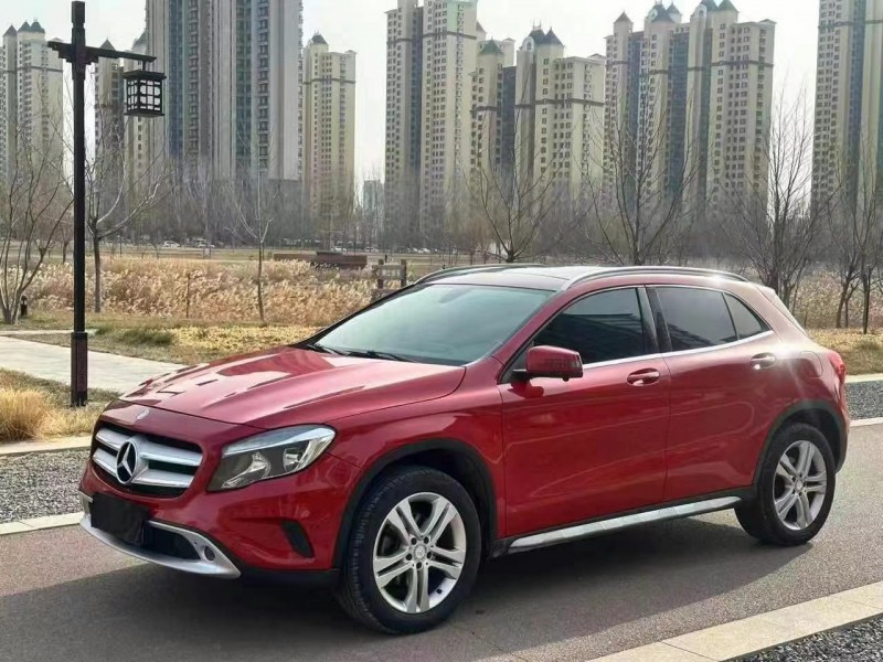 济宁17年奔驰GLA3