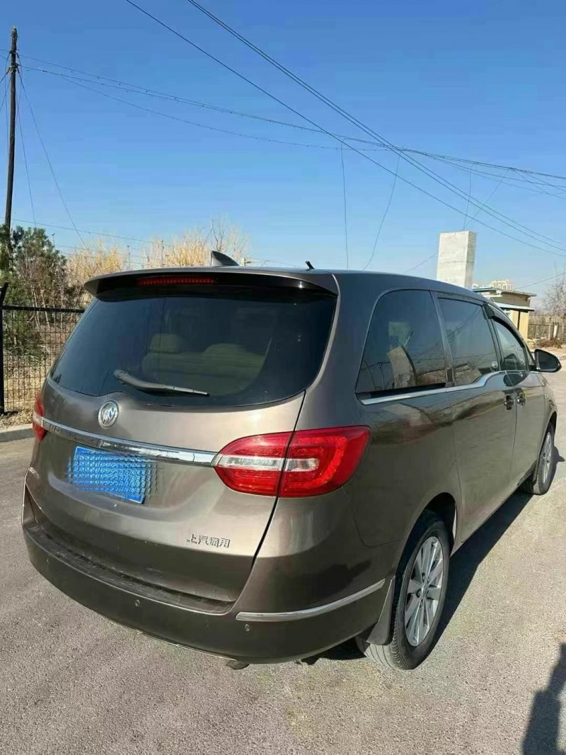 济宁17年别克GL83