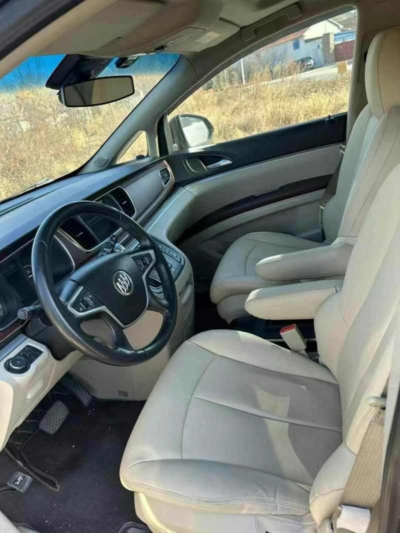 济宁17年别克GL84