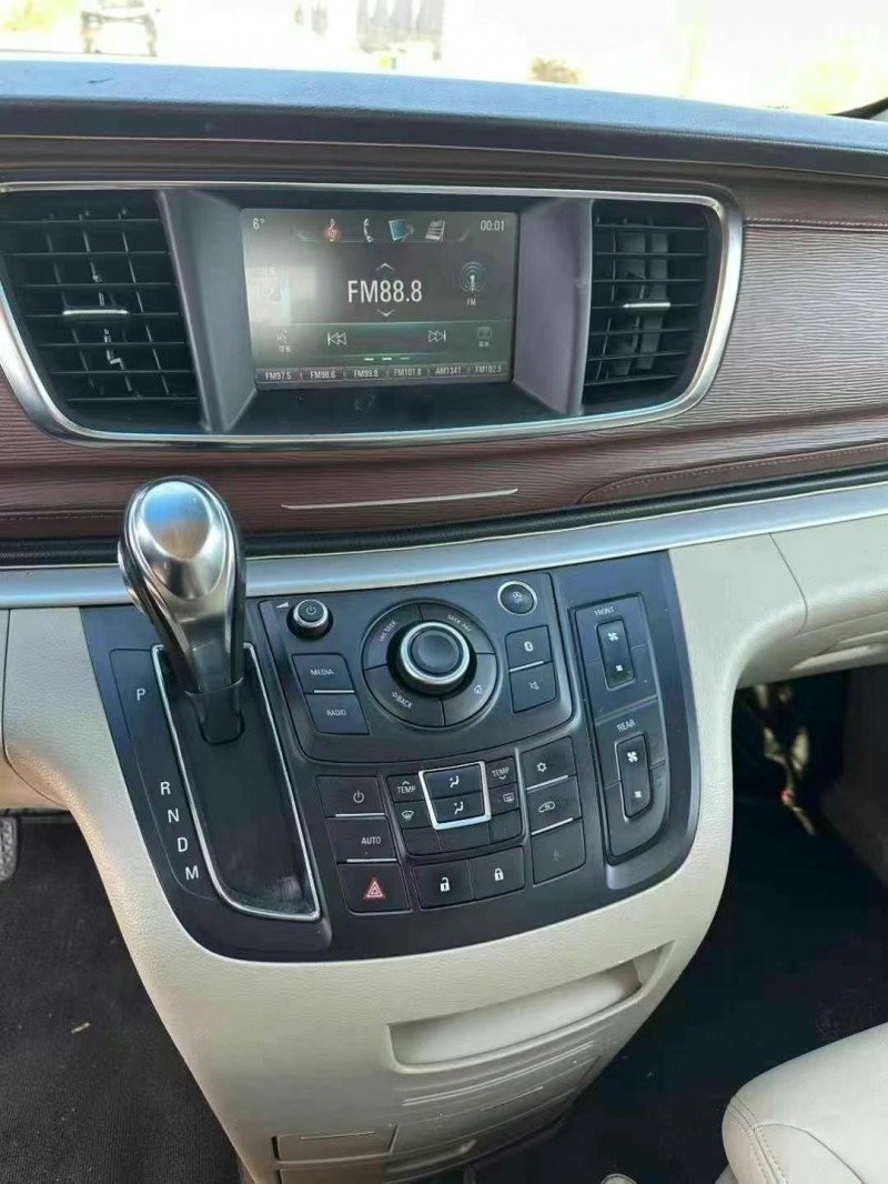 济宁17年别克GL85