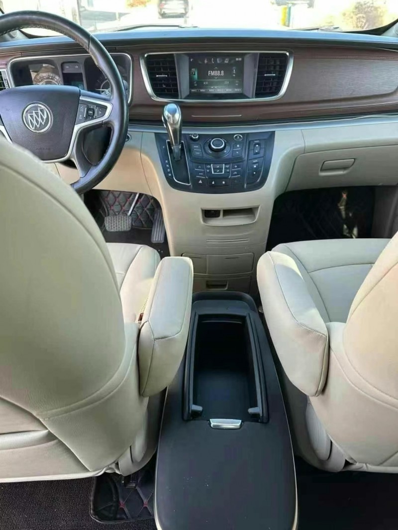 济宁17年别克GL88