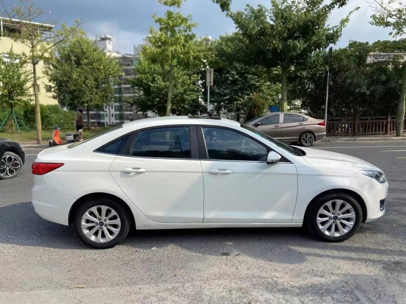 广州17年福特福睿斯4