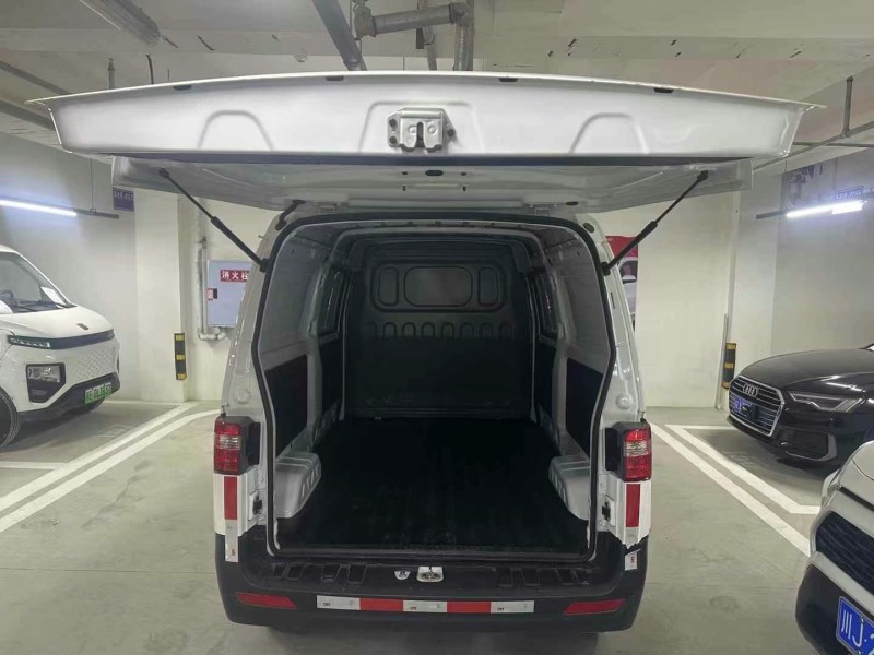 成都24年华晨海狮7