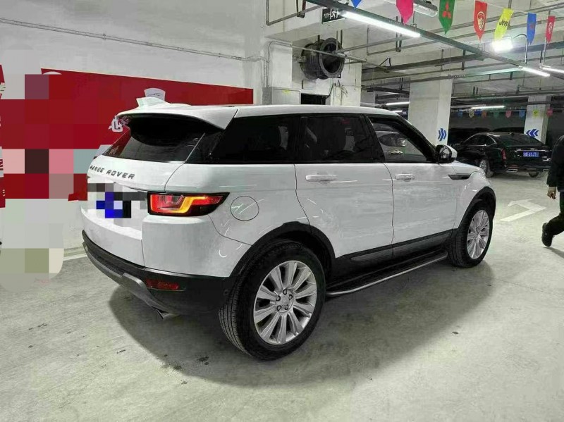 成都19年路虎极光9