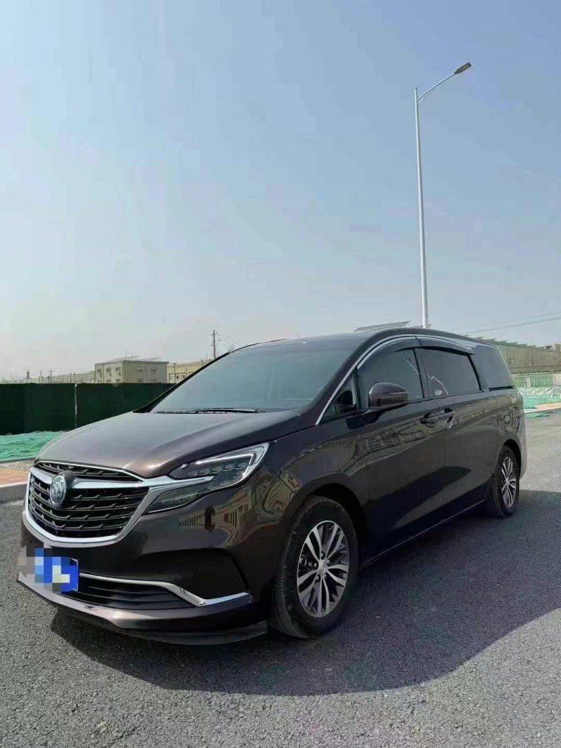 青岛22年别克GL82