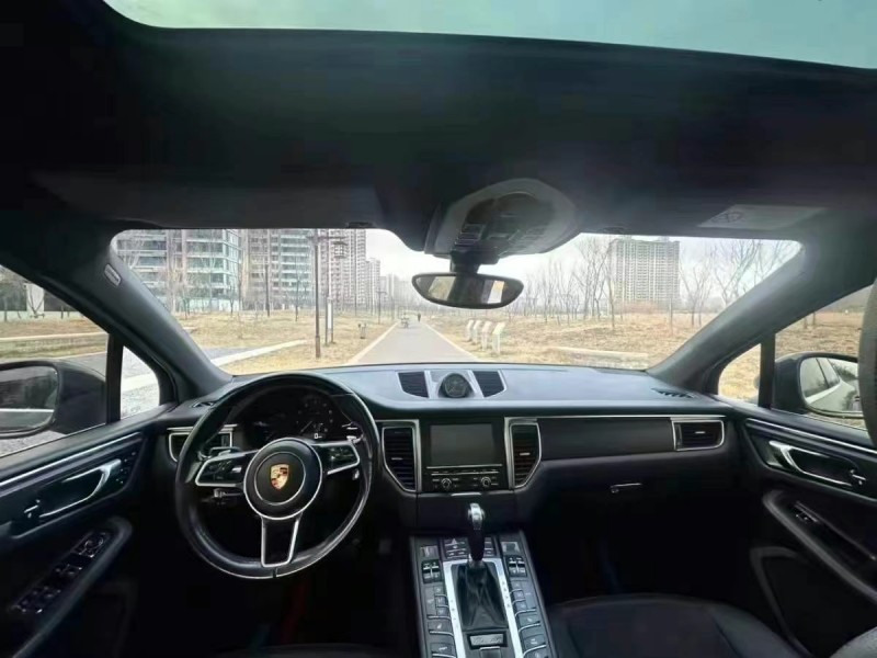 济宁16年保时捷Macan7