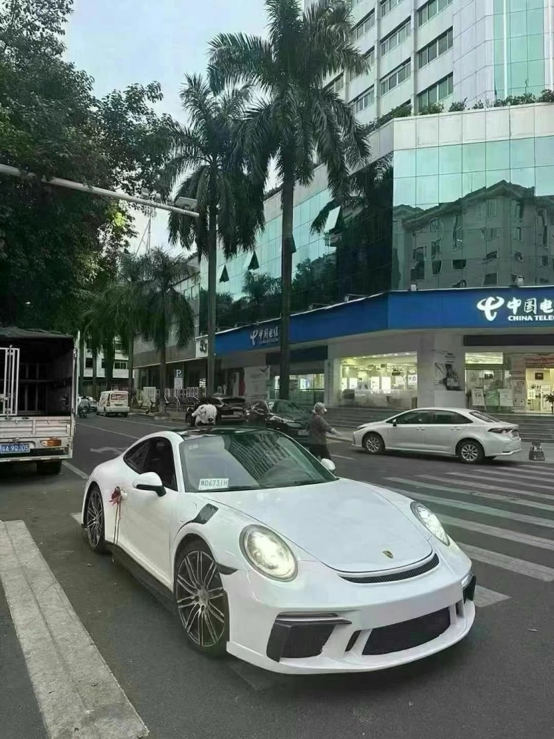 广州16年保时捷9112