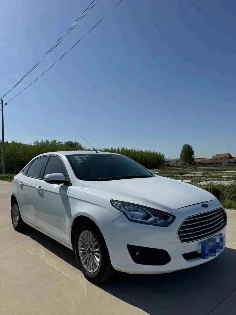 青岛15年福特福睿斯3