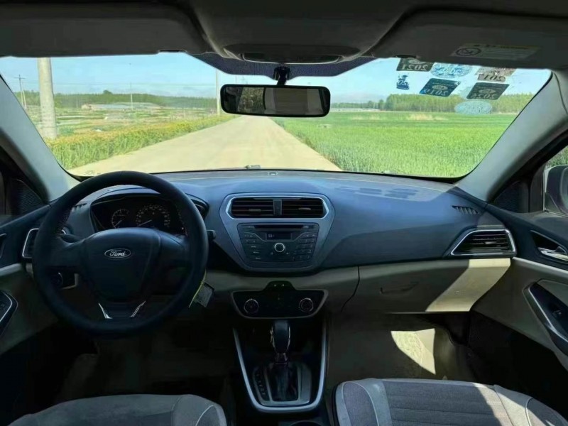 青岛15年福特福睿斯6