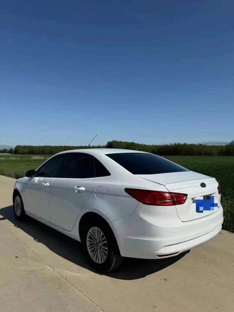 青岛15年福特福睿斯8