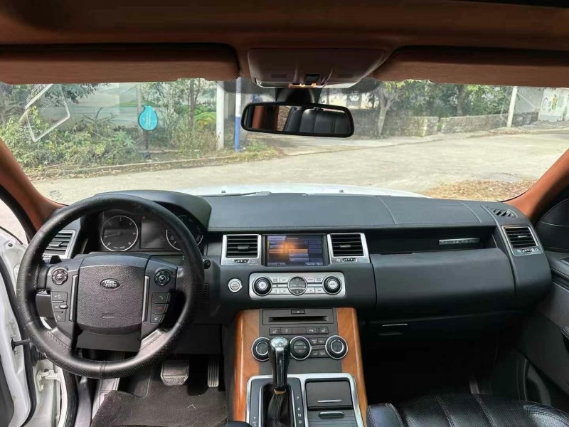 广州11年路虎揽胜运动8