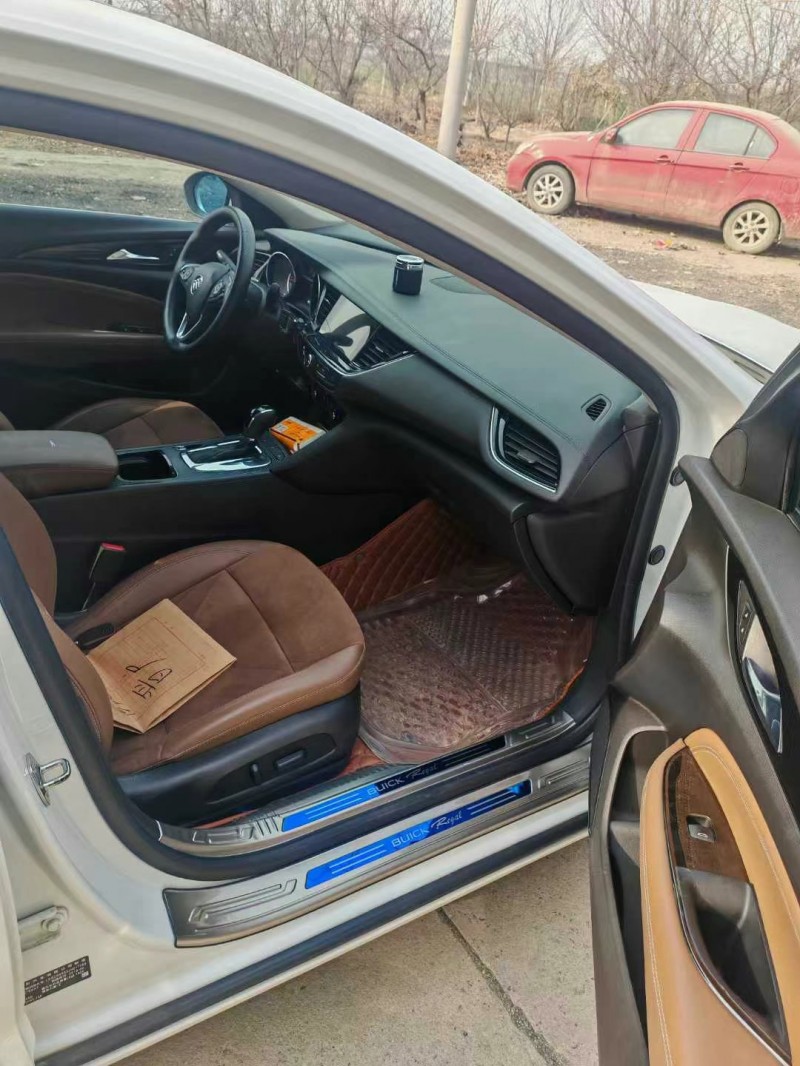 保定18年别克君威7