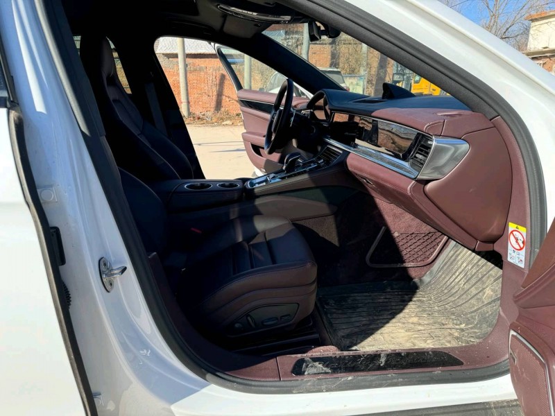 新乡24年保时捷帕拉梅拉4