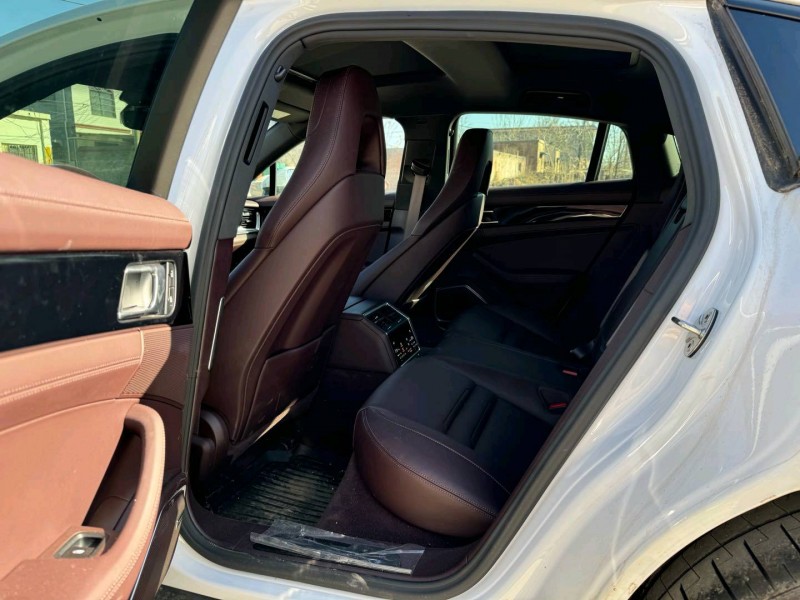 新乡24年保时捷帕拉梅拉6