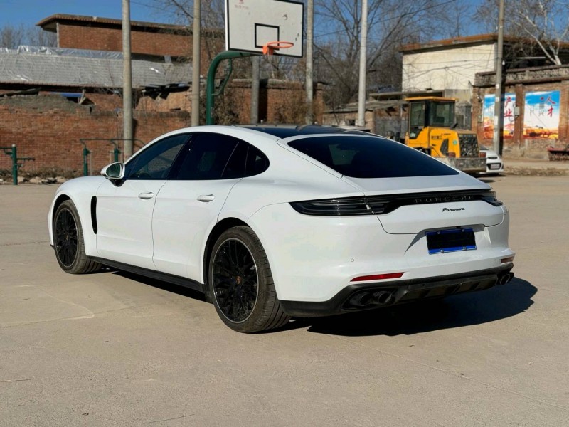 新乡24年保时捷帕拉梅拉8