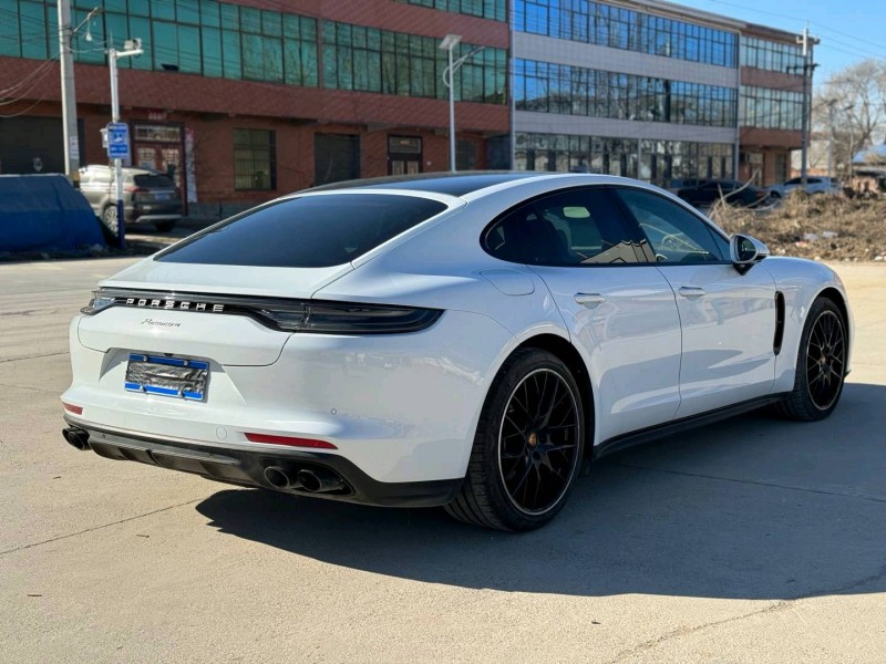 新乡24年保时捷帕拉梅拉9