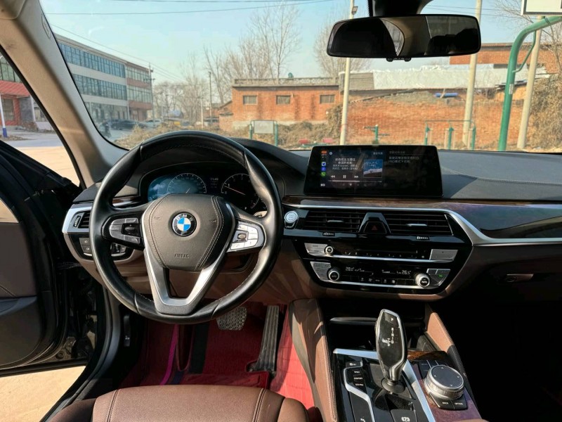 新乡19年宝马5系9