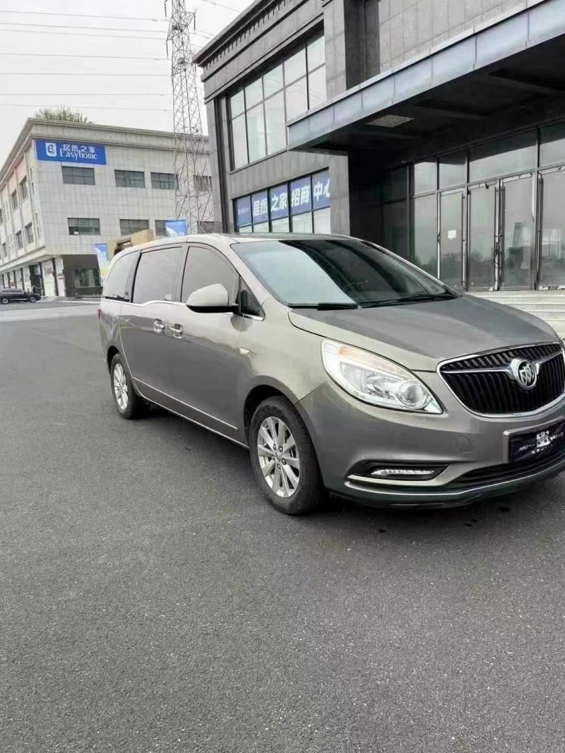 济宁17年别克GL83