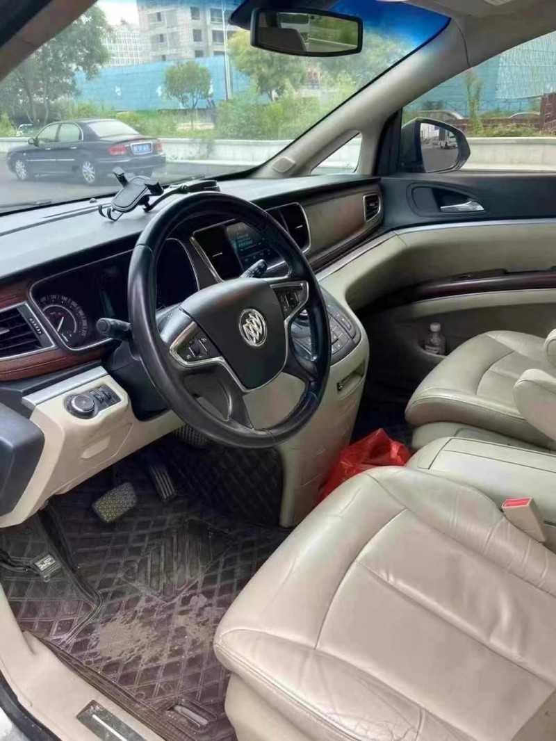 济宁17年别克GL84