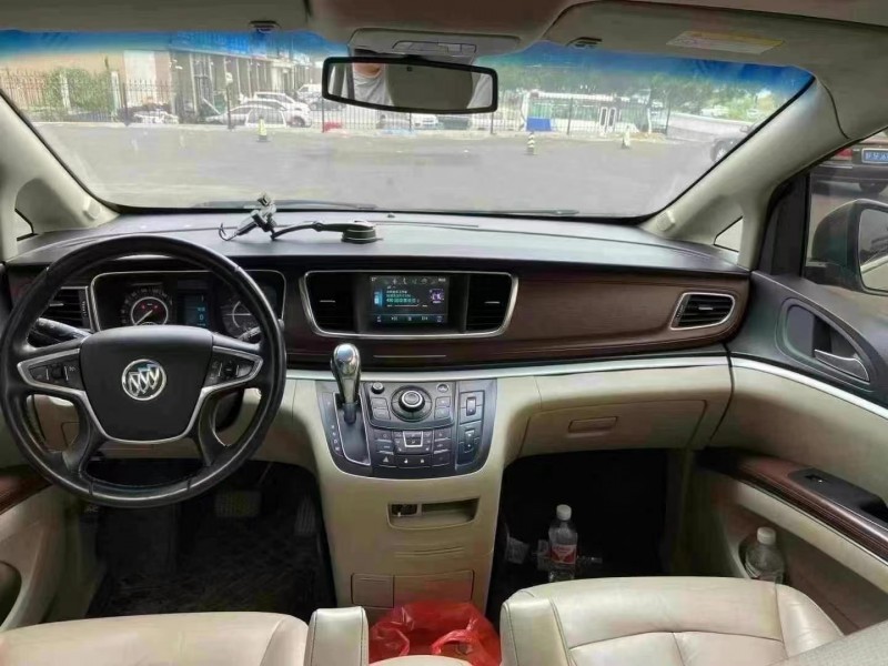 济宁17年别克GL86