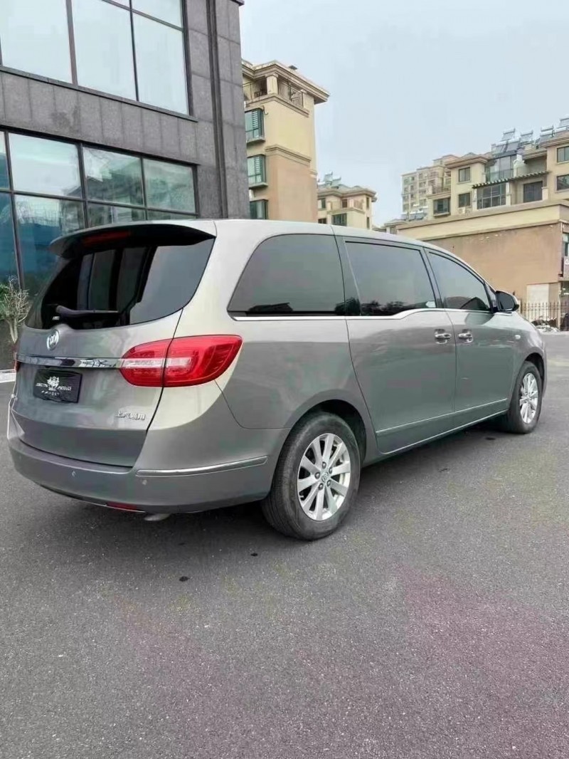 济宁17年别克GL88