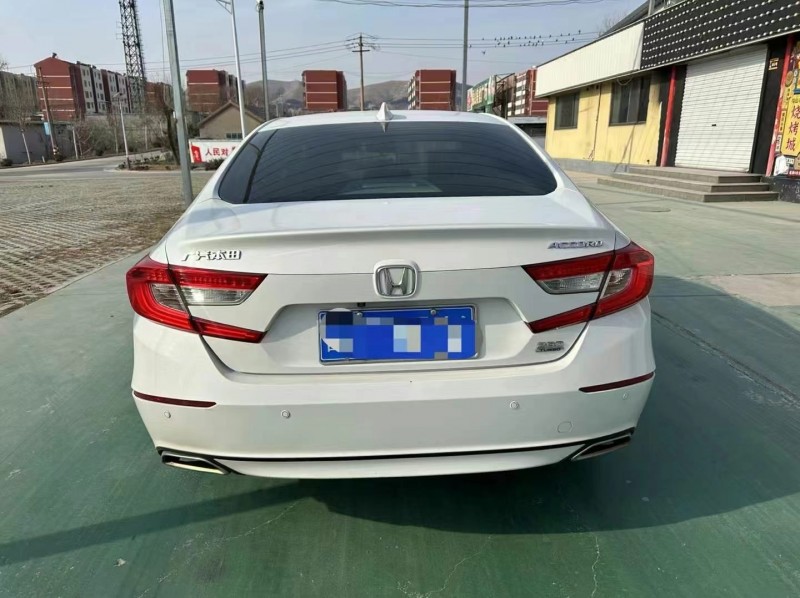 济宁19年本田雅阁2