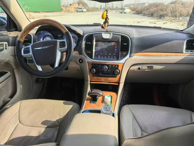 济宁14年克莱斯勒300C3
