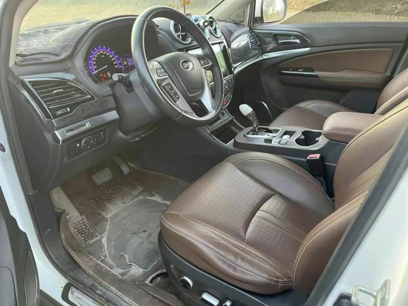 广州17年比亚迪S73