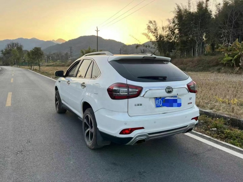 广州17年比亚迪S76