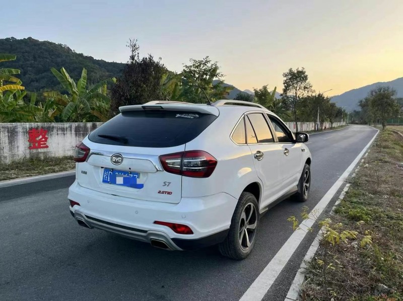 广州17年比亚迪S78