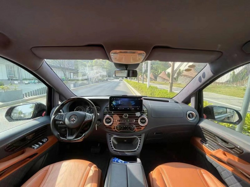 广州24年奔驰威霆8