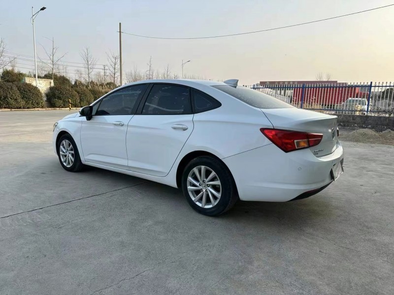 徐州18年别克威朗8