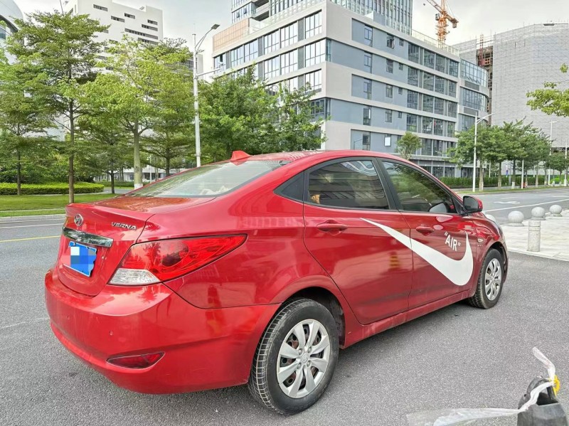广州12年现代瑞纳8