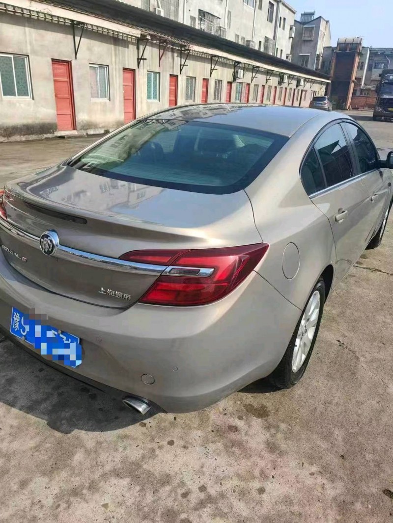 武汉15年别克君威3