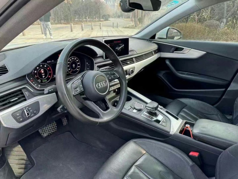 济宁18年奥迪A4L8